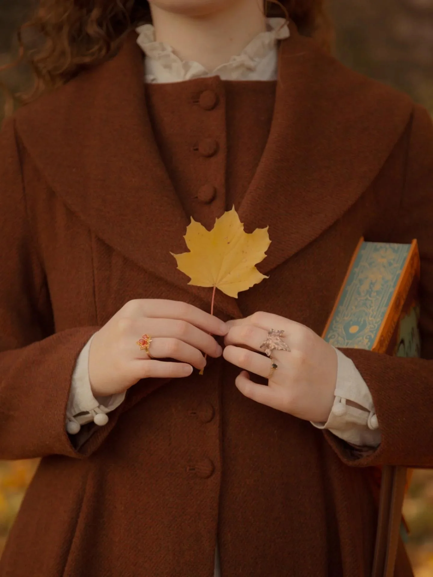 Gemma 17 | 100% wool victorian coat - Image 2
