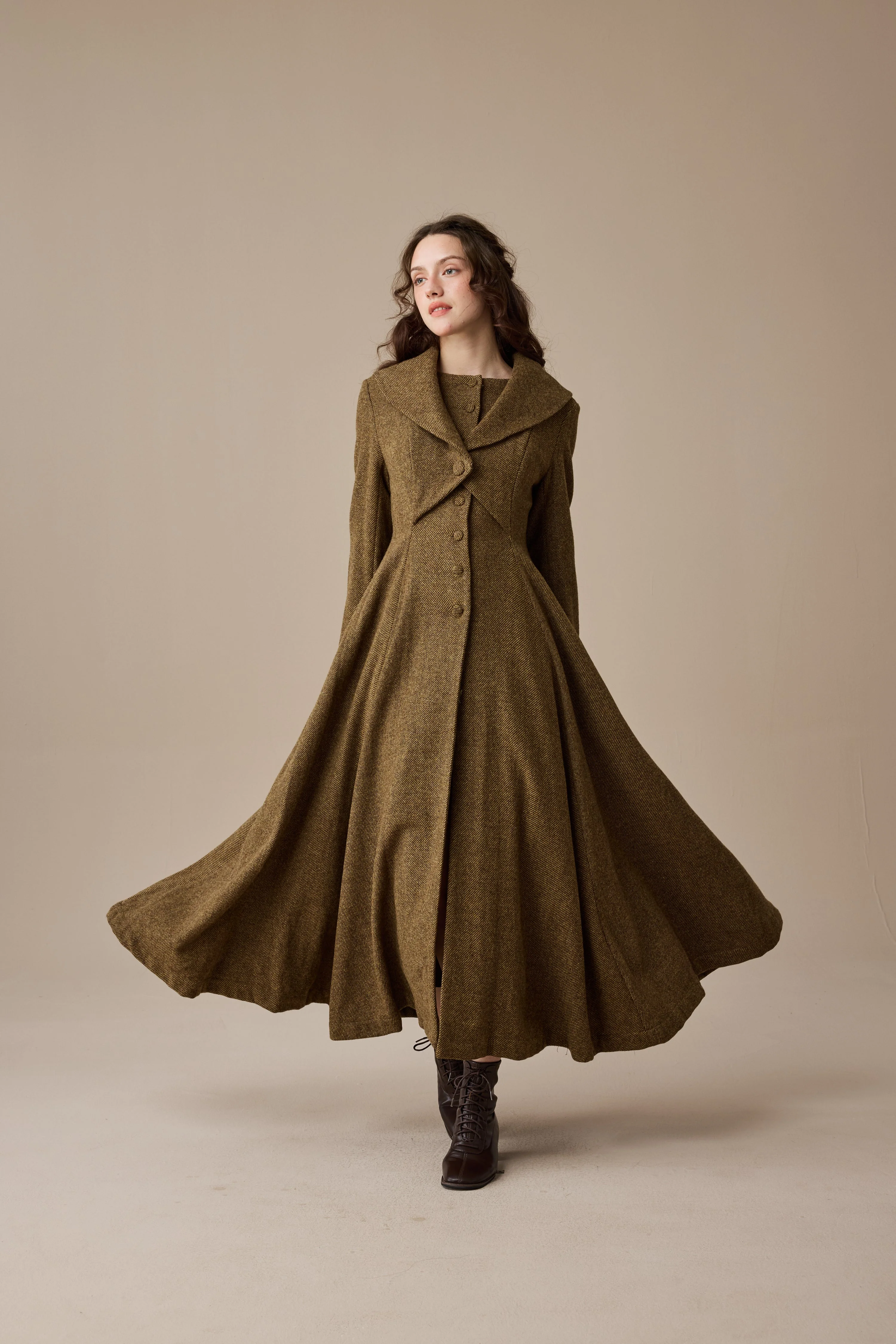 Gemma 17 | 100% wool victorian coat - Image 3