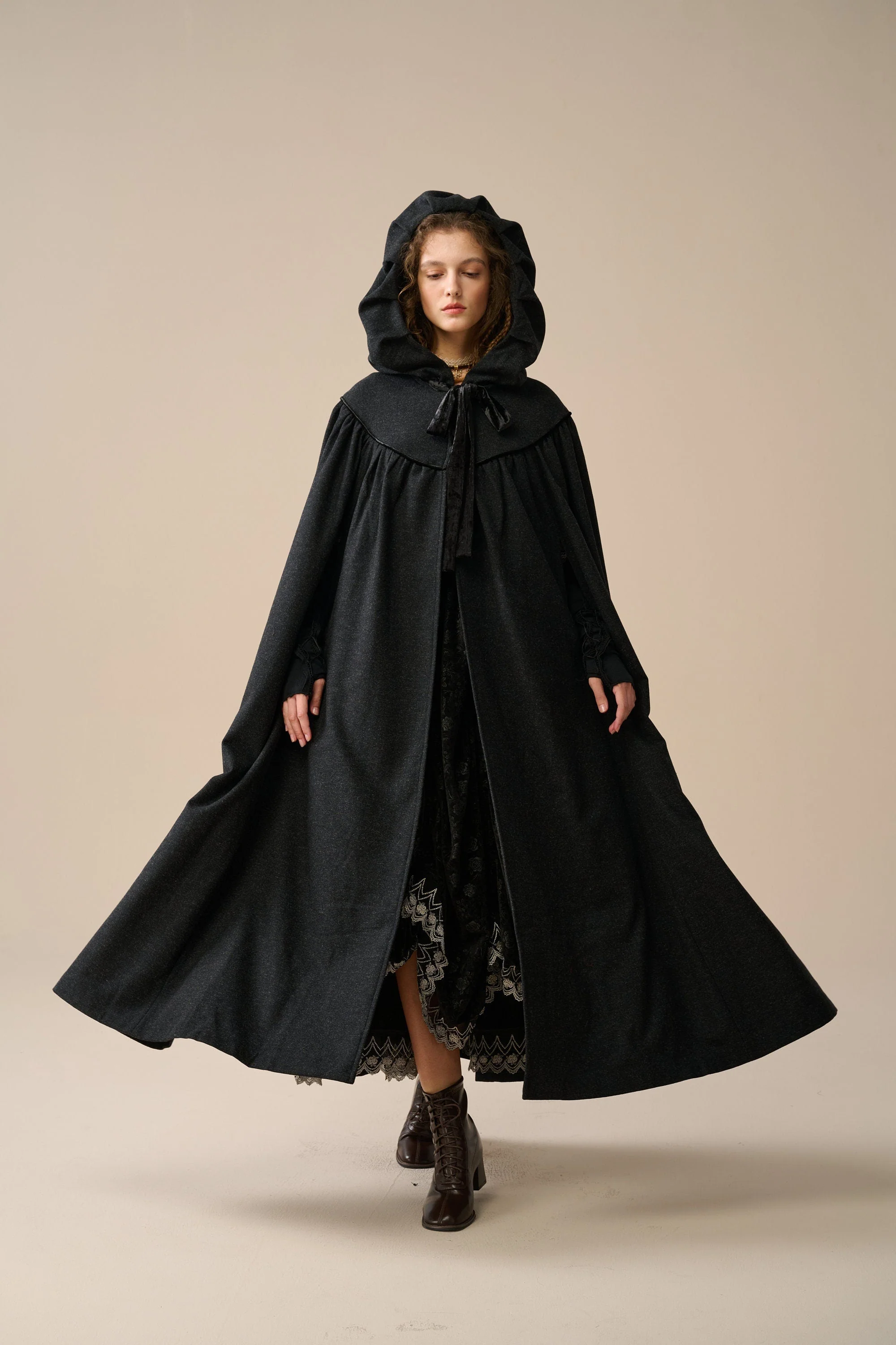 Perfumer 33 | hooded wool cloak - Image 3