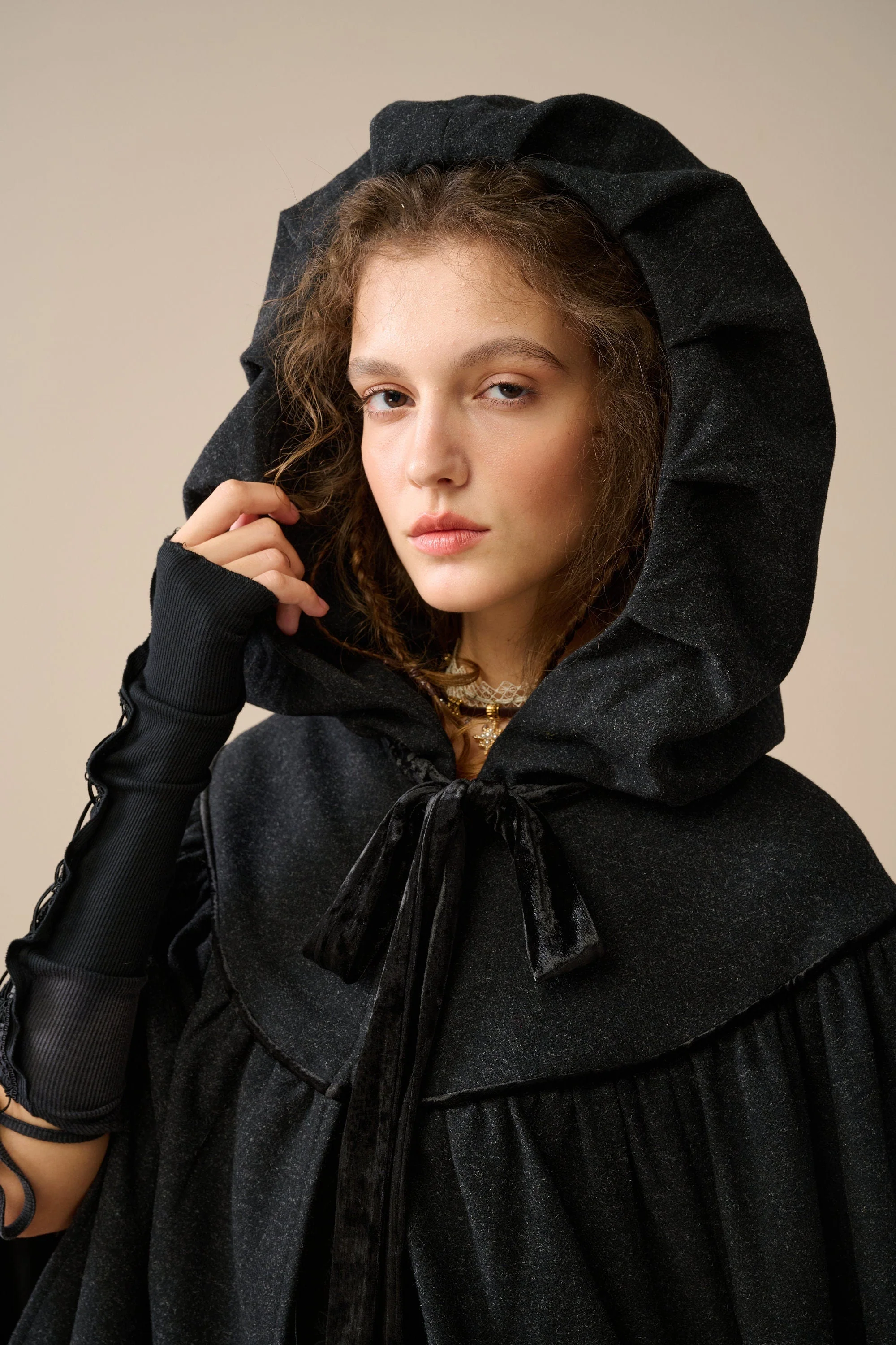 Perfumer 33 | hooded wool cloak - Image 4