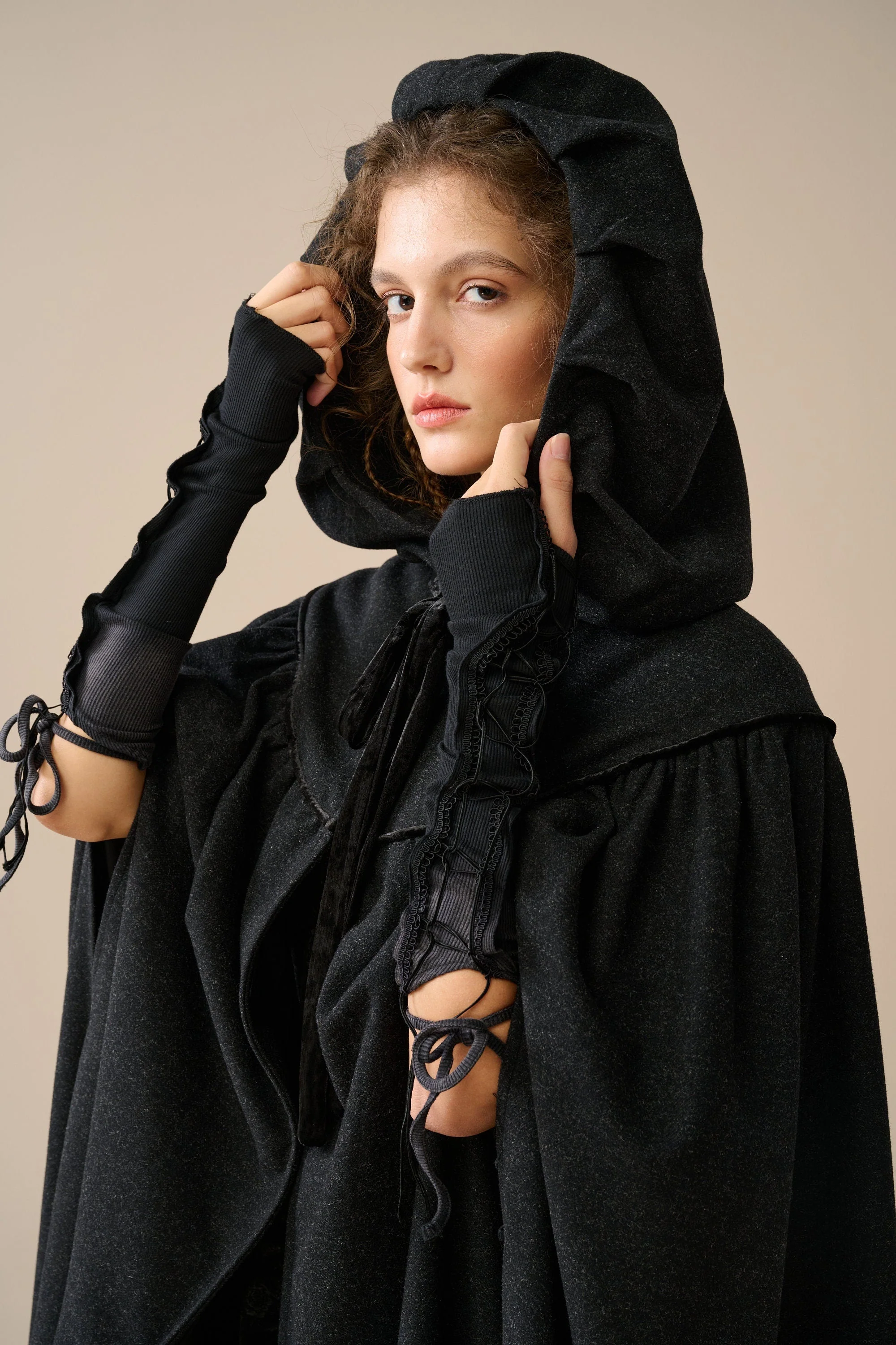 Perfumer 33 | hooded wool cloak - Image 5