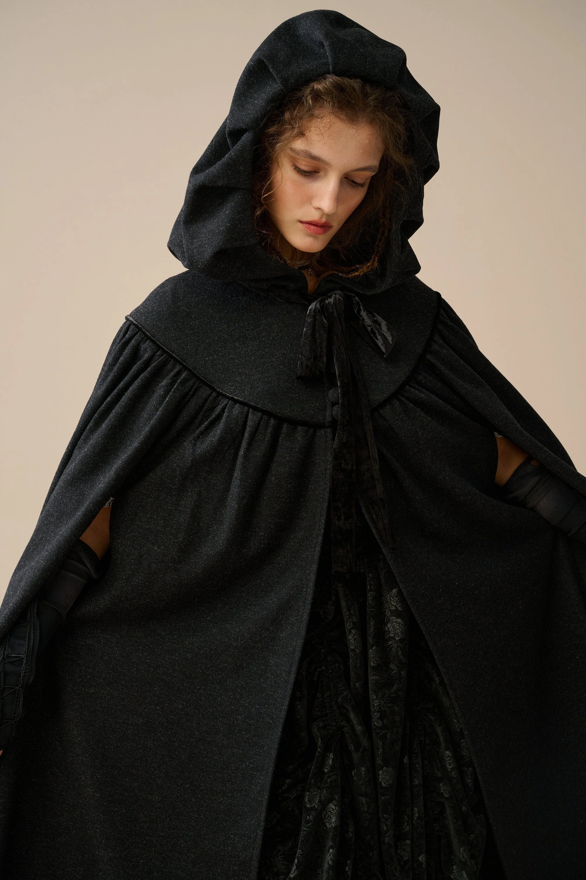 Perfumer 33 | hooded wool cloak - Image 7