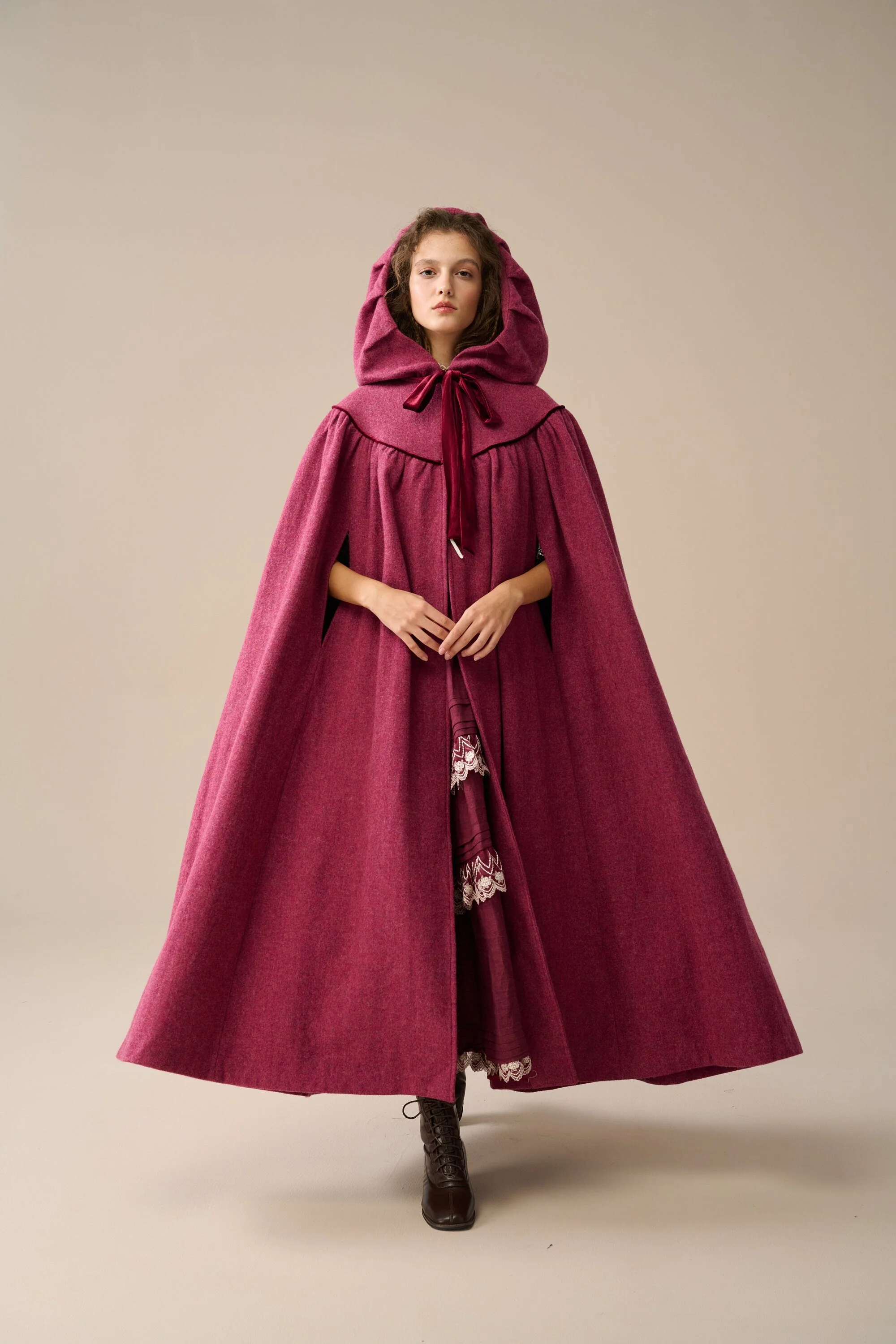 Perfumer 33 | hooded wool cloak - Image 3