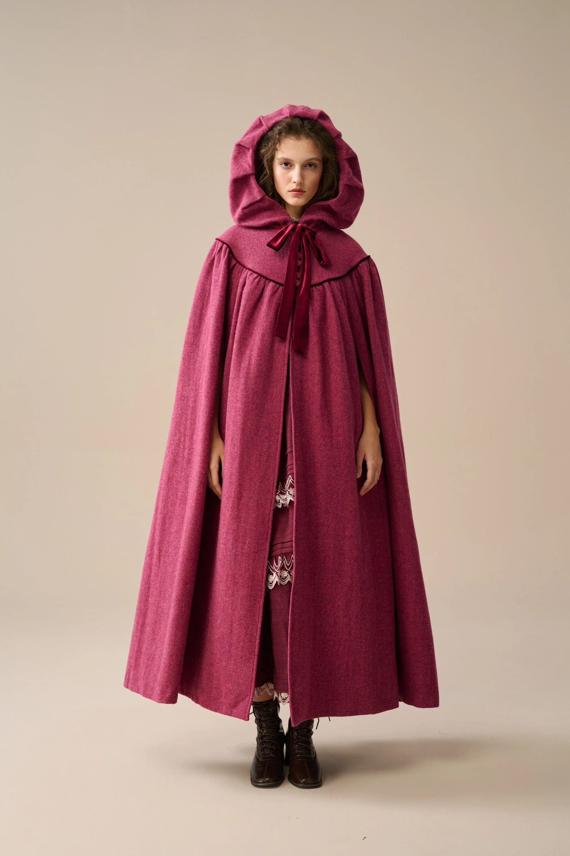 Perfumer 33 | hooded wool cloak - Image 5