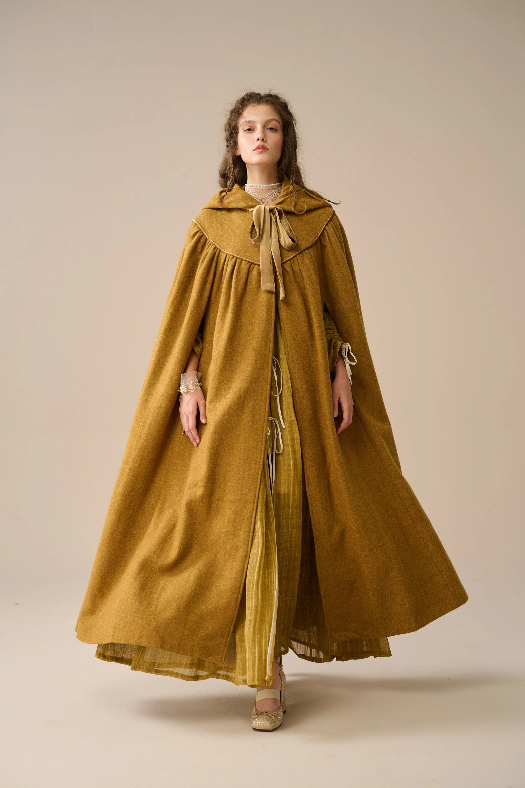 Perfumer 33 | hooded wool cloak - Image 10