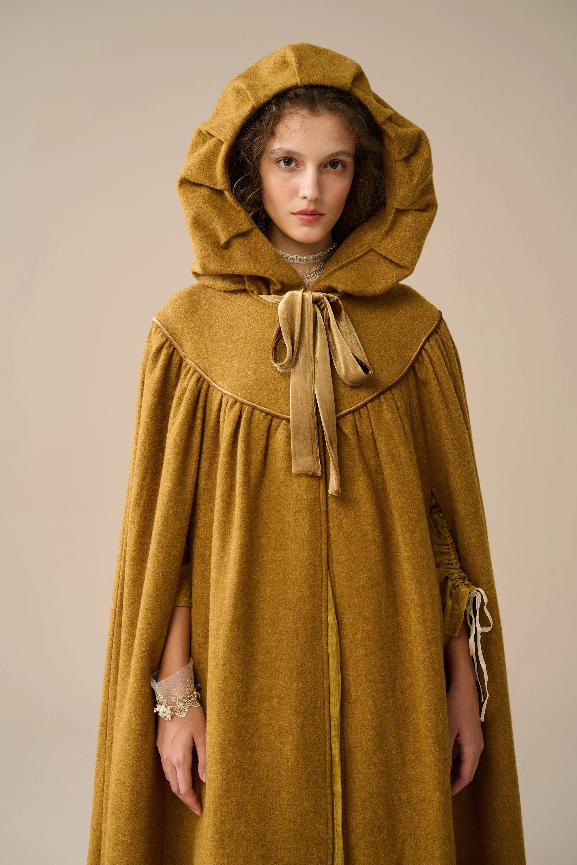 Perfumer 33 | hooded wool cloak - Image 3