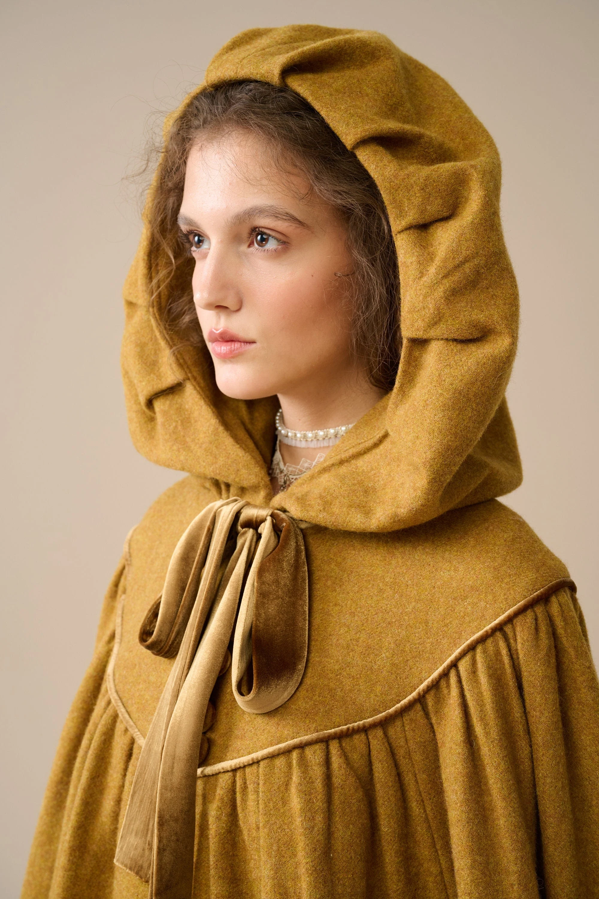 Perfumer 33 | hooded wool cloak - Image 4