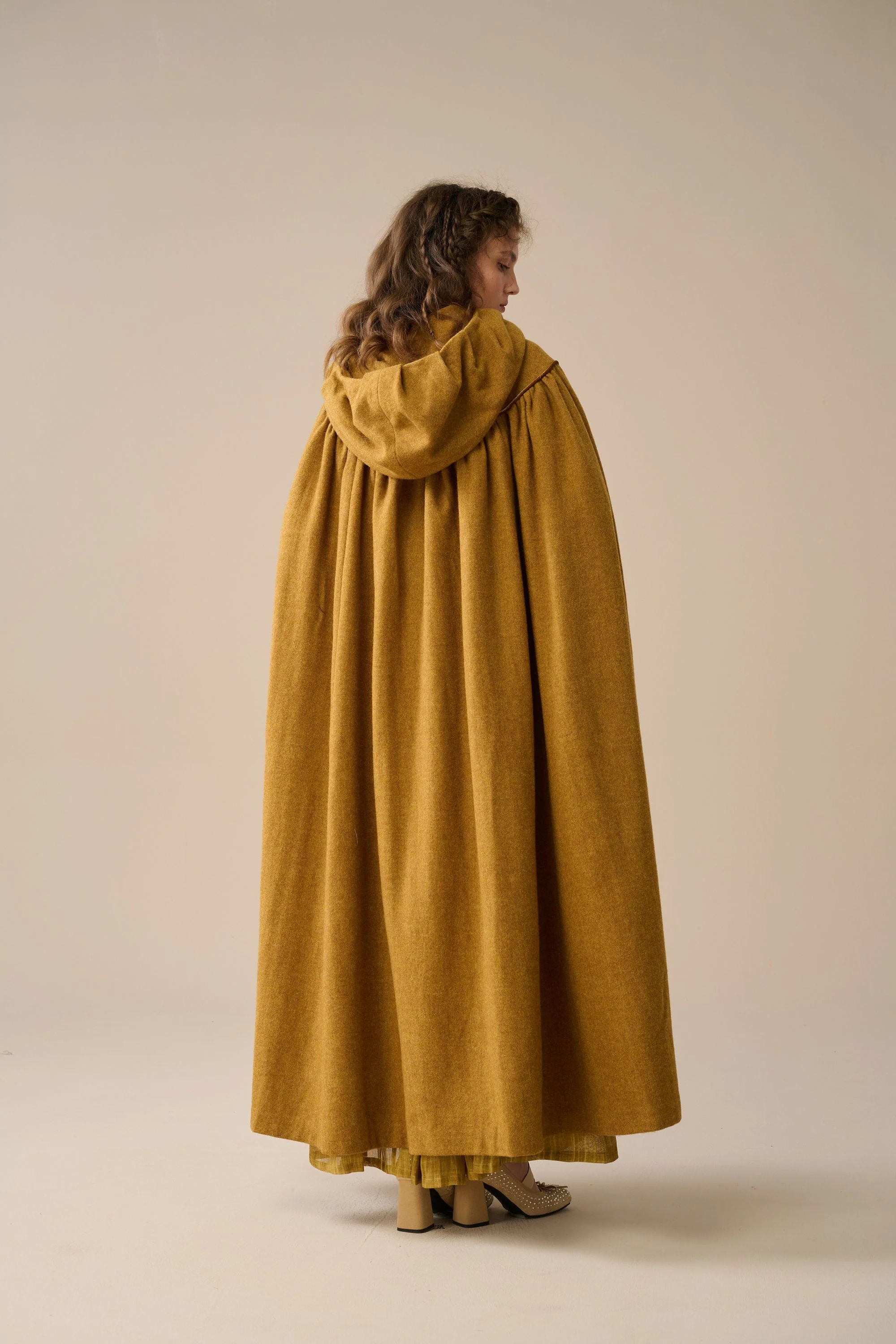 Perfumer 33 | hooded wool cloak - Image 6
