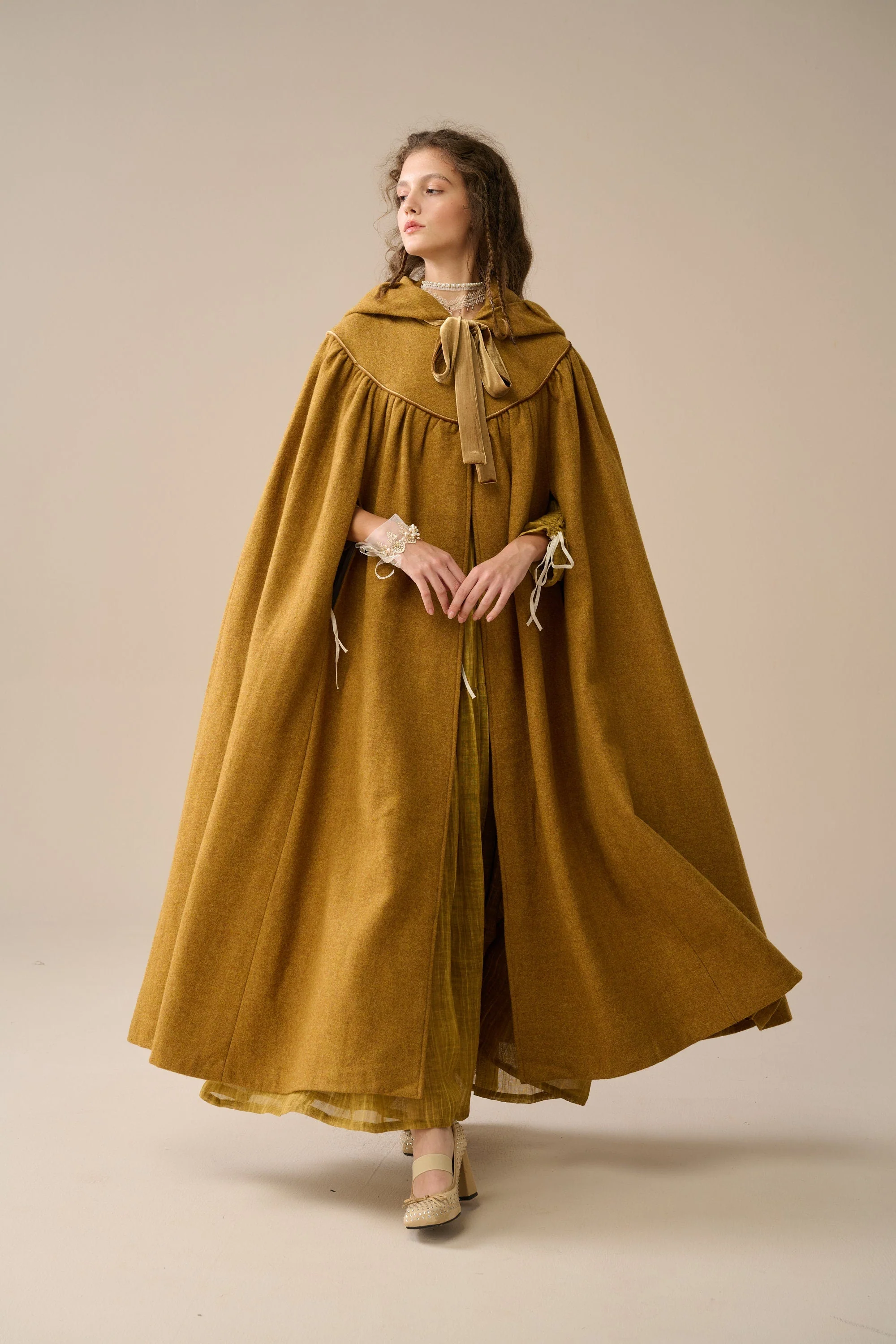 Perfumer 33 | hooded wool cloak - Image 7
