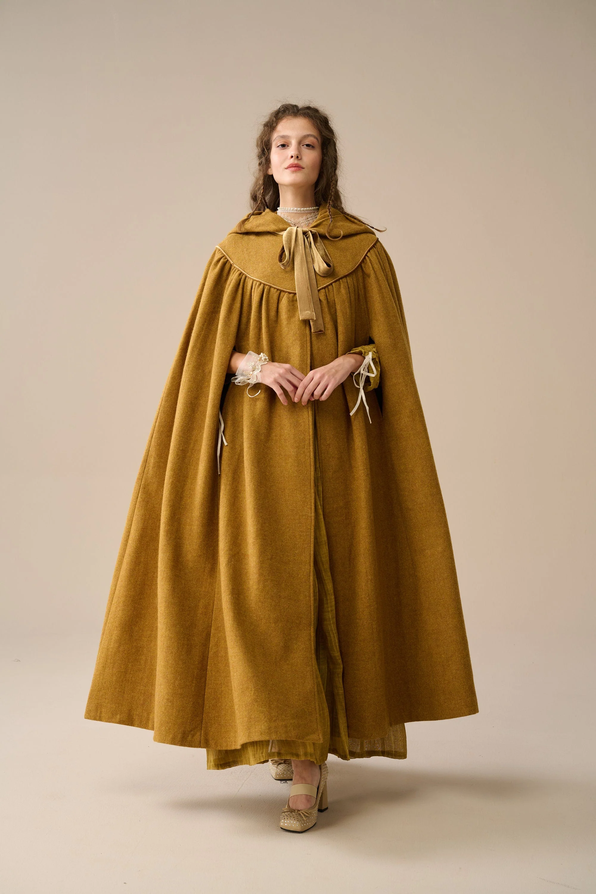 Perfumer 33 | hooded wool cloak - Image 8