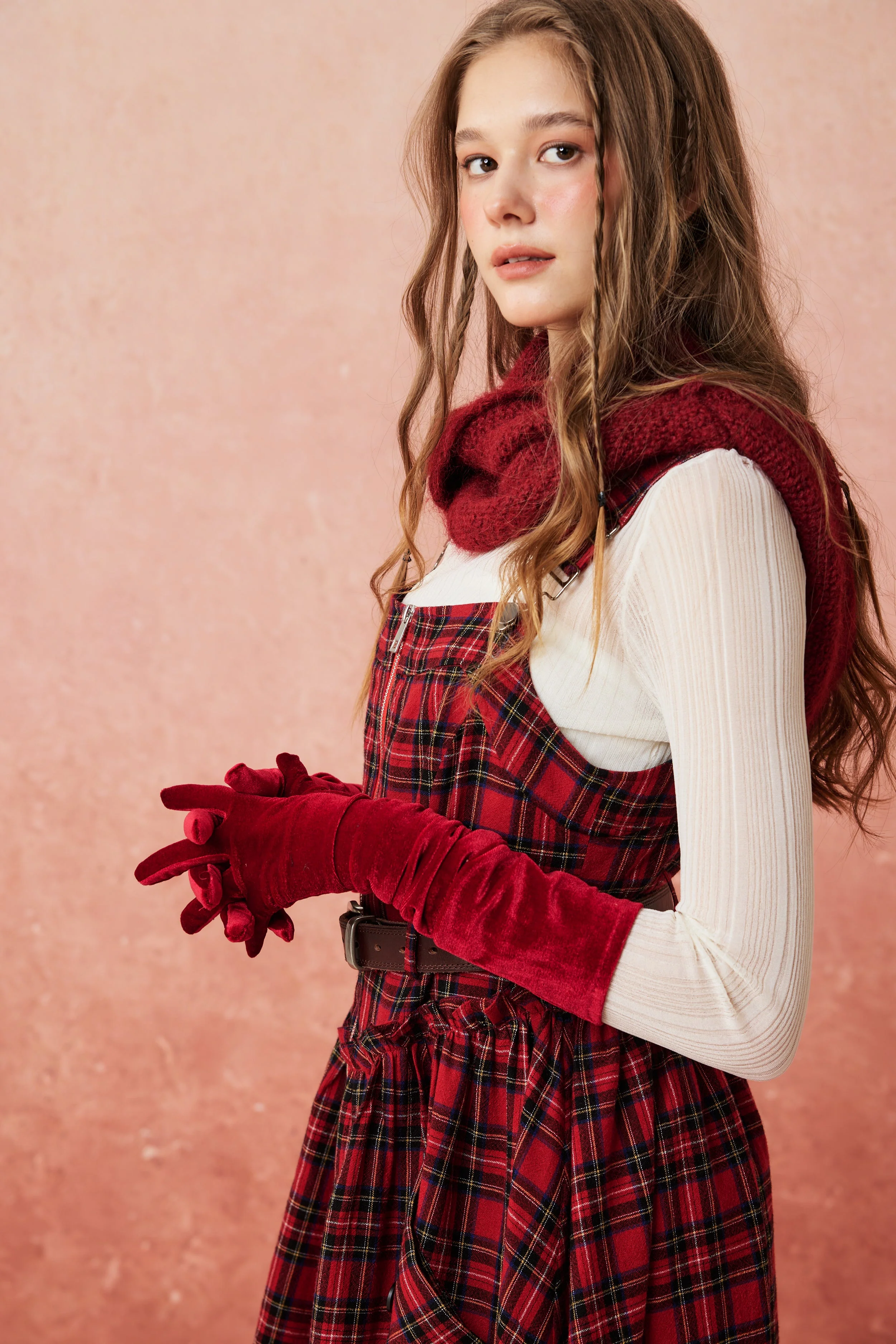 Luxurious Extra-Long Velvet Sleeves - Image 3