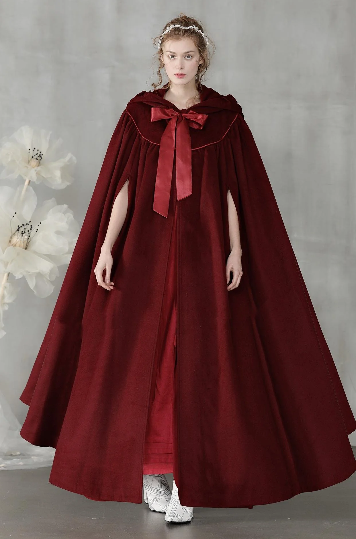 Perfumer 33 | hooded wool cloak - Image 3