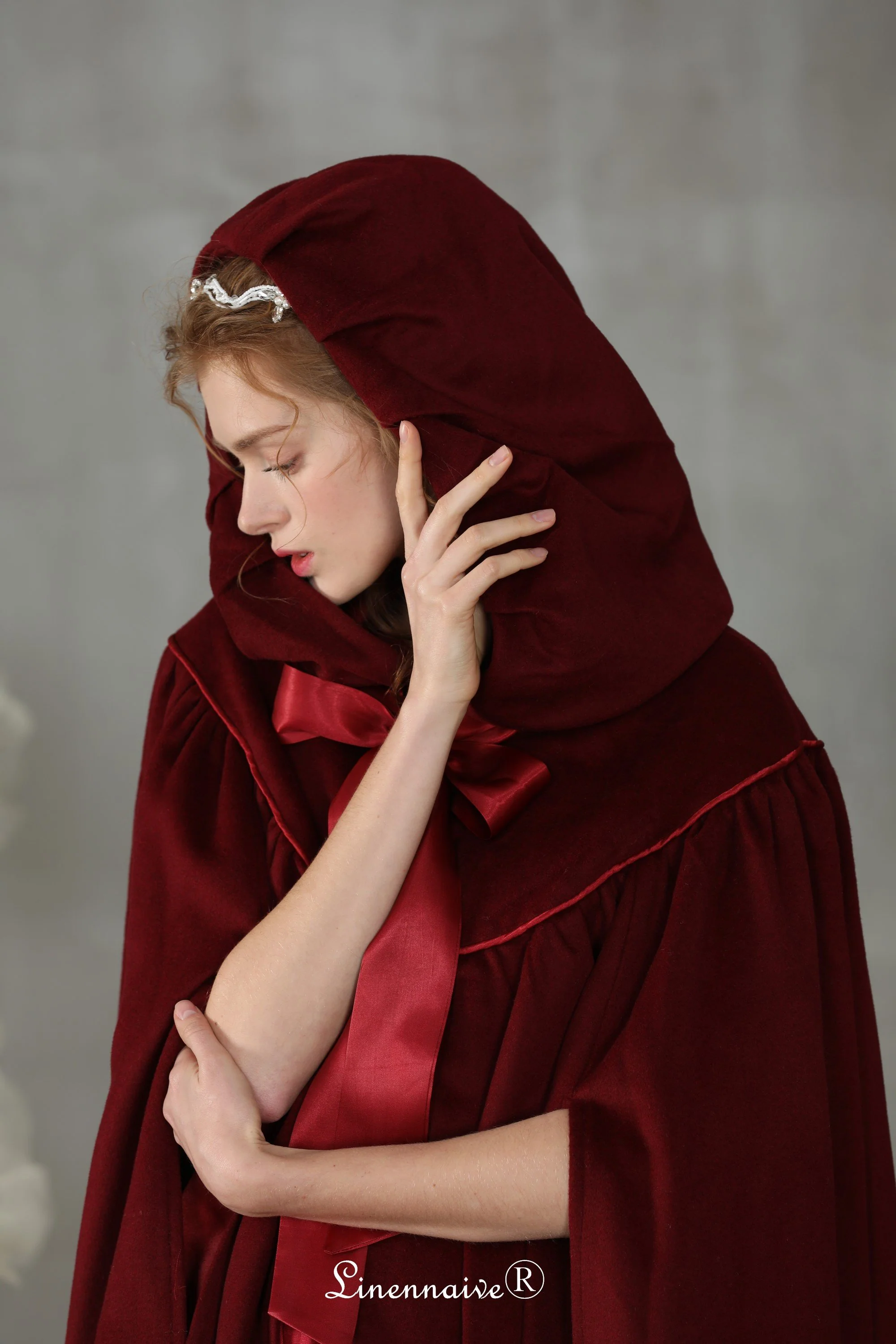 Perfumer 33 | hooded wool cloak - Image 8