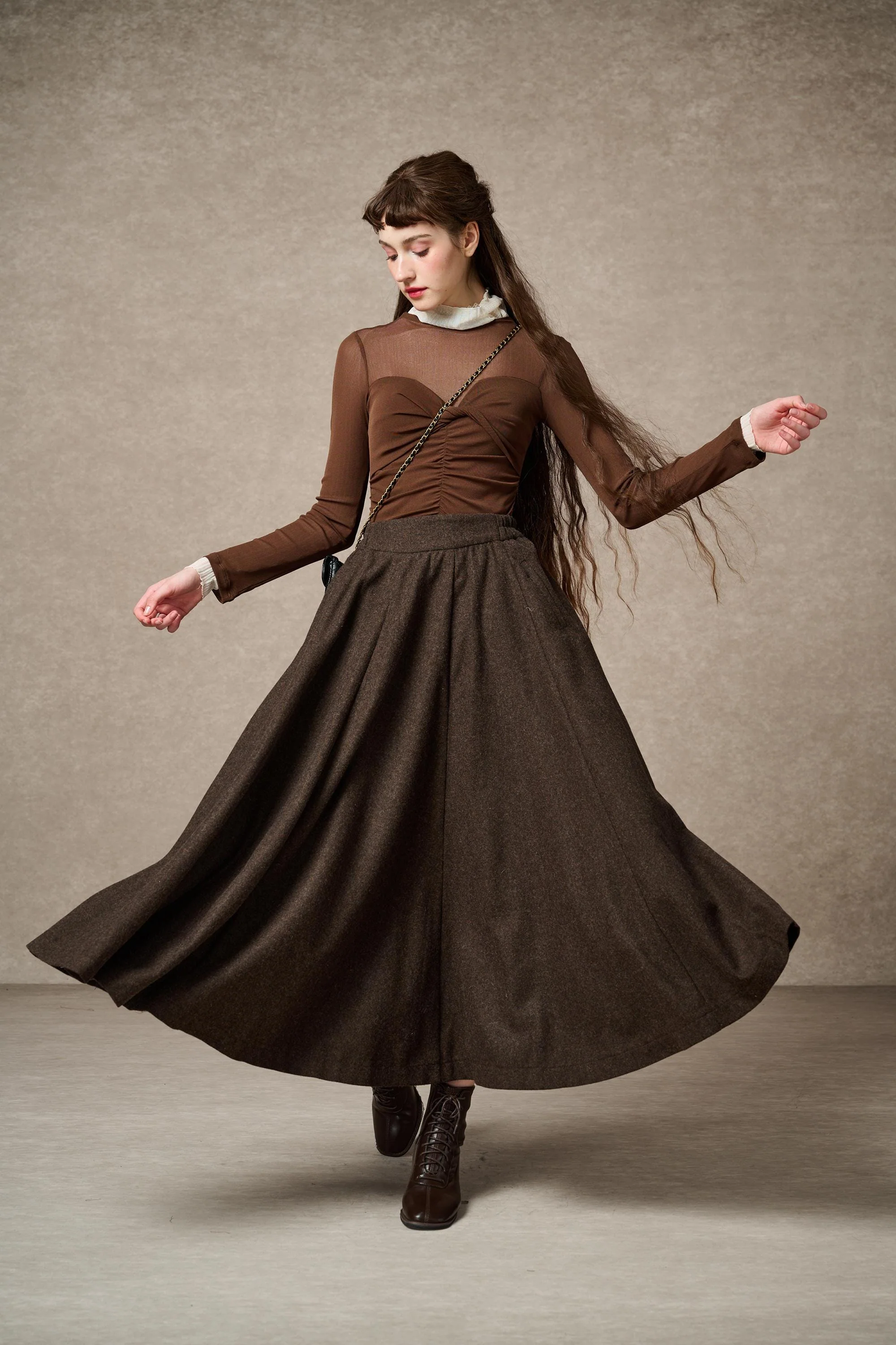 The Soft Lawn 12 | Midi Wool Skirt - Image 7
