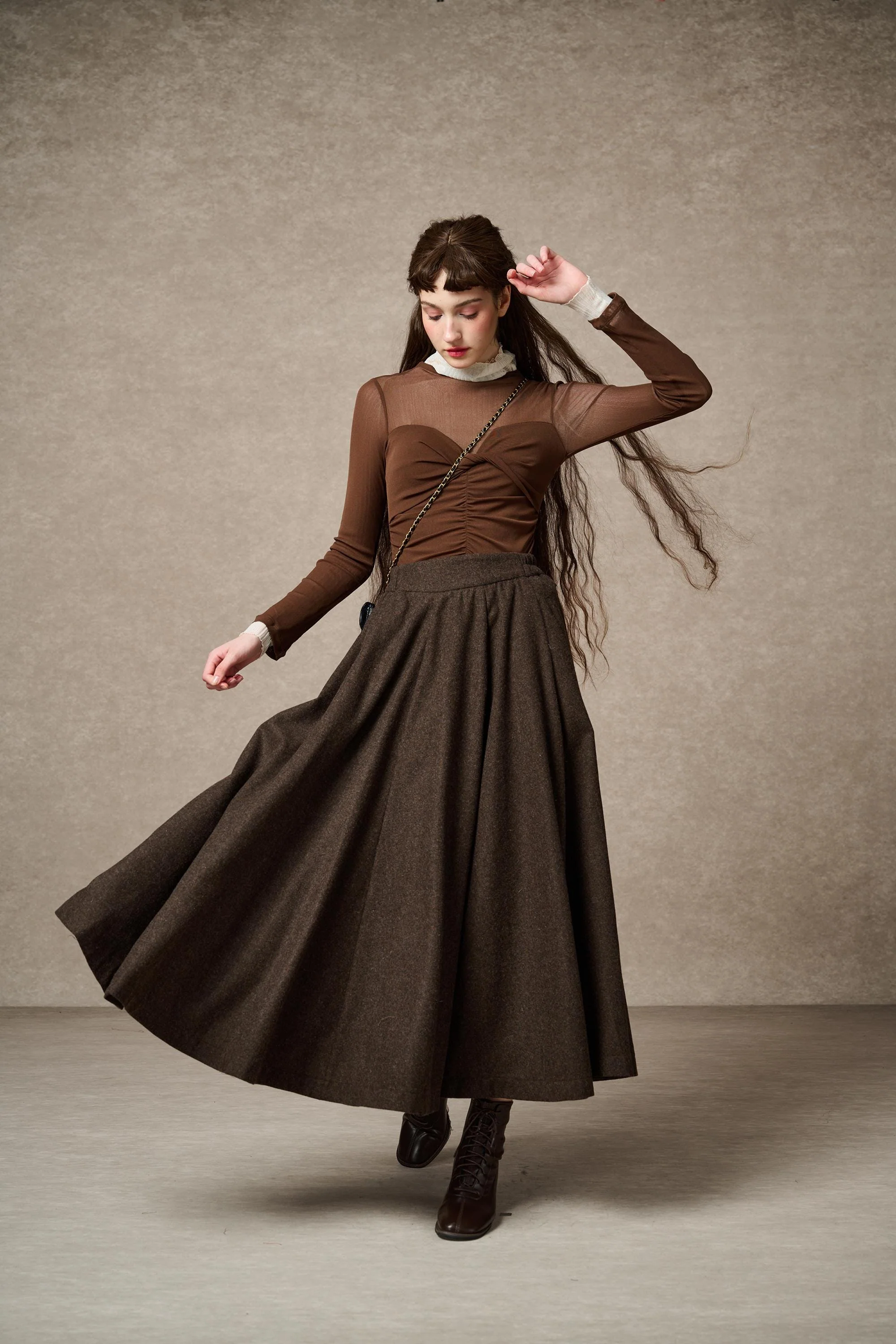 The Soft Lawn 12 | Midi Wool Skirt - Image 3