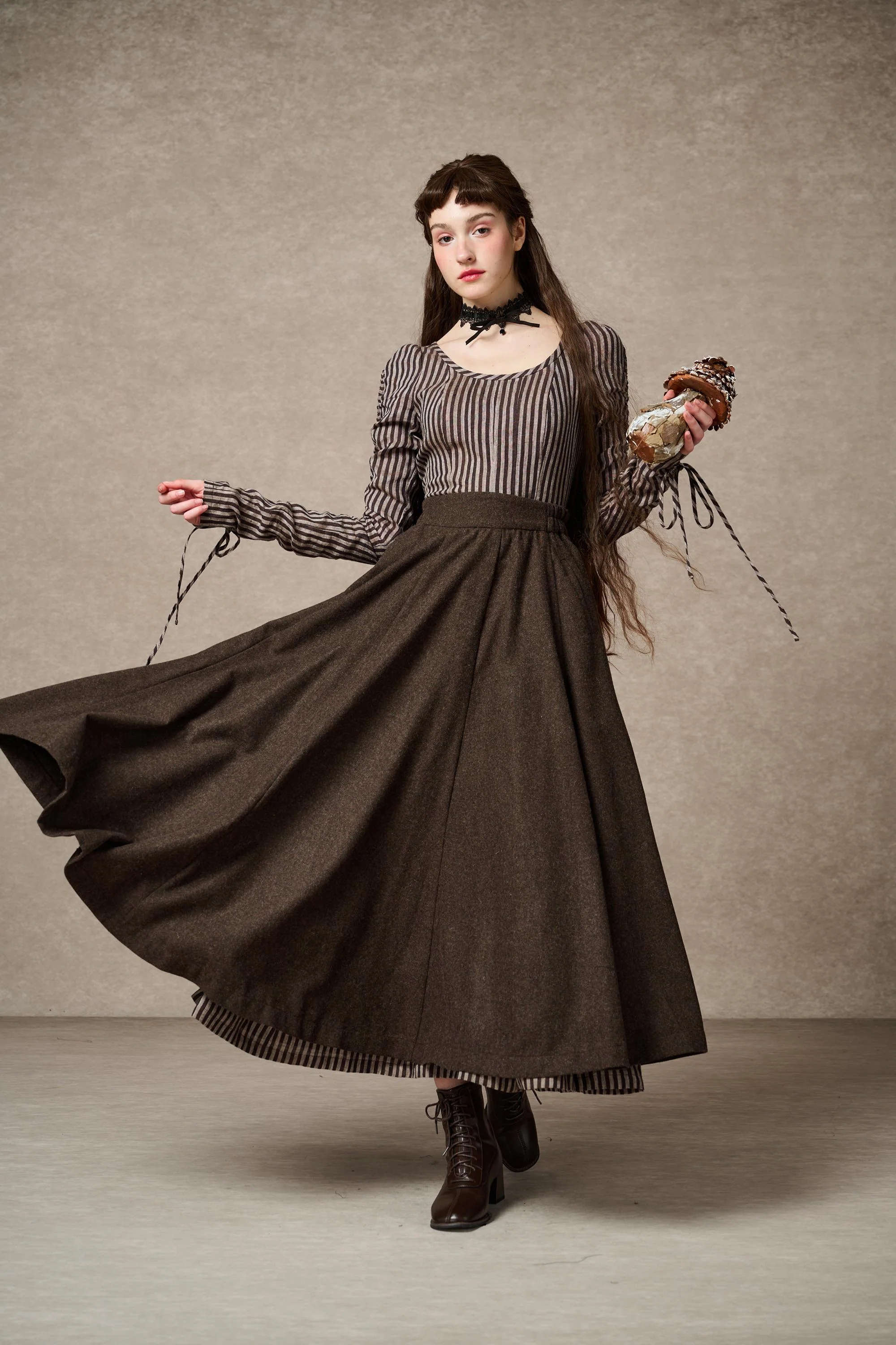 The Soft Lawn 12 | Midi Wool Skirt - Image 3