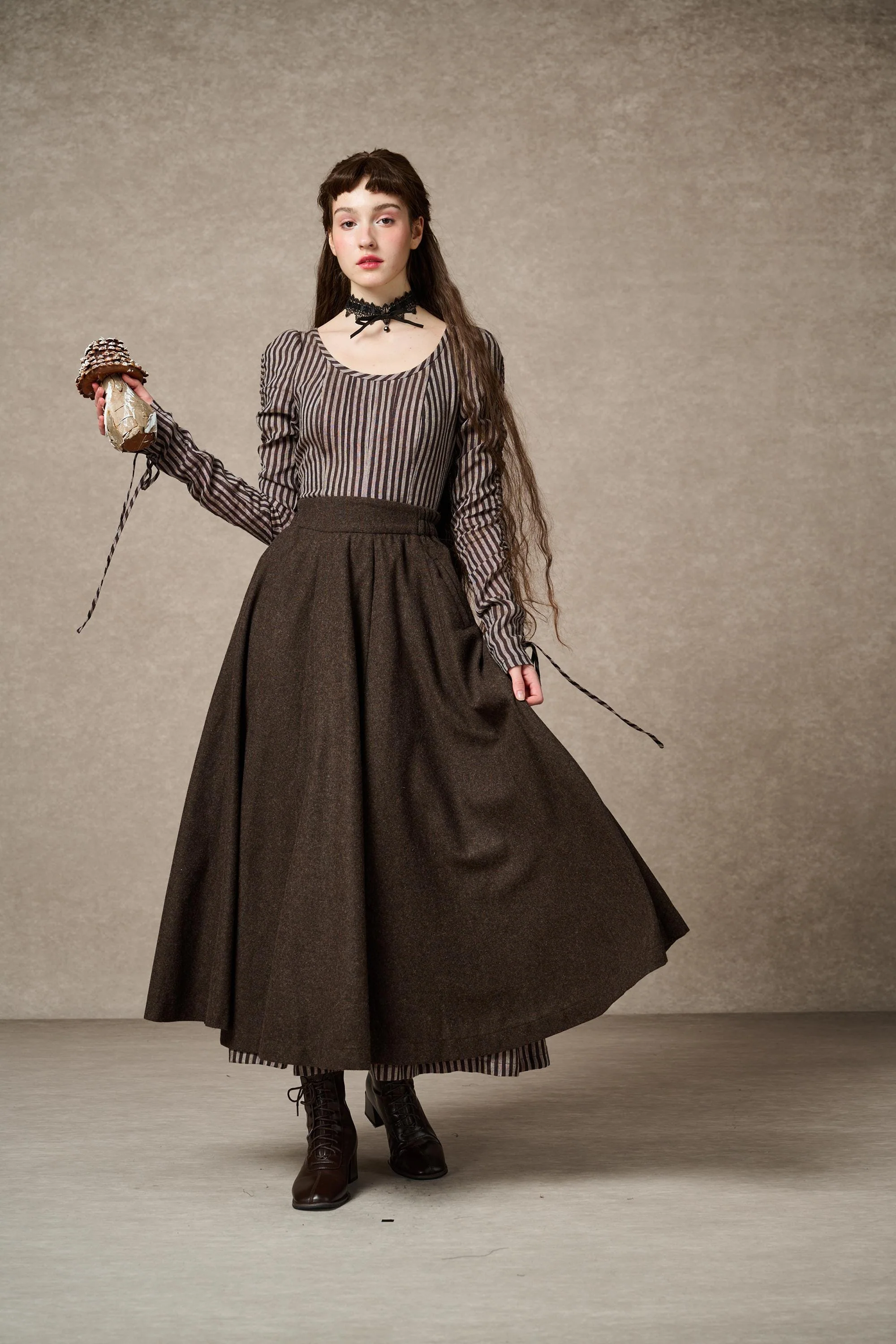 The Soft Lawn 12 | Midi Wool Skirt - Image 4