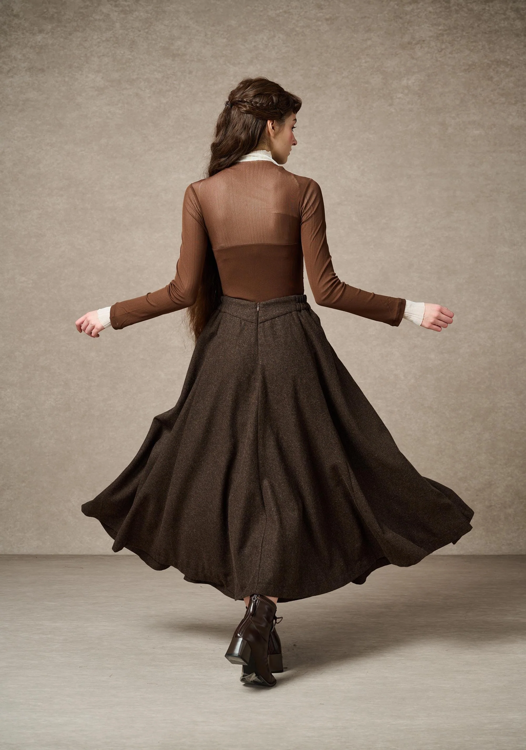 The Soft Lawn 12 | Midi Wool Skirt - Image 9