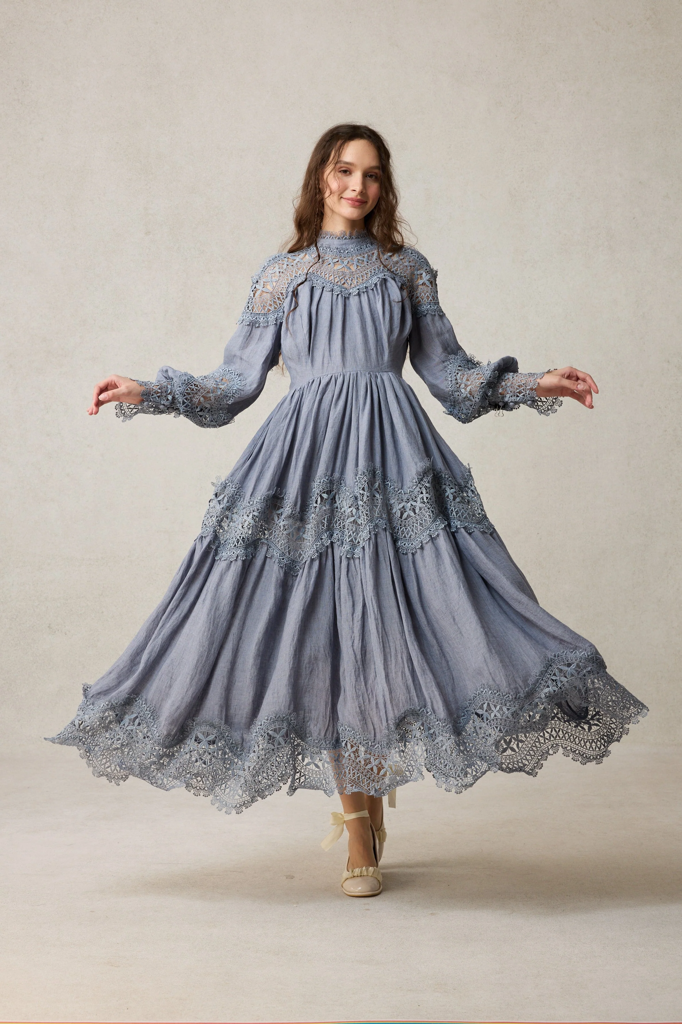 Pearlman 25 | Lace Linen Dress Gown - Image 2