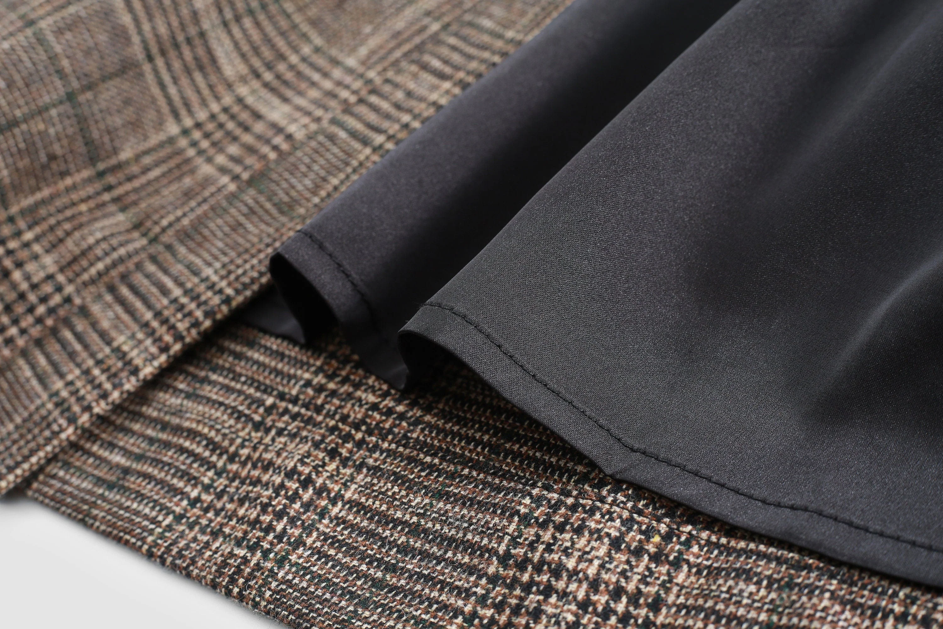 Santal 3 | Retro Plaid Midi Wool Skirt - Image 12