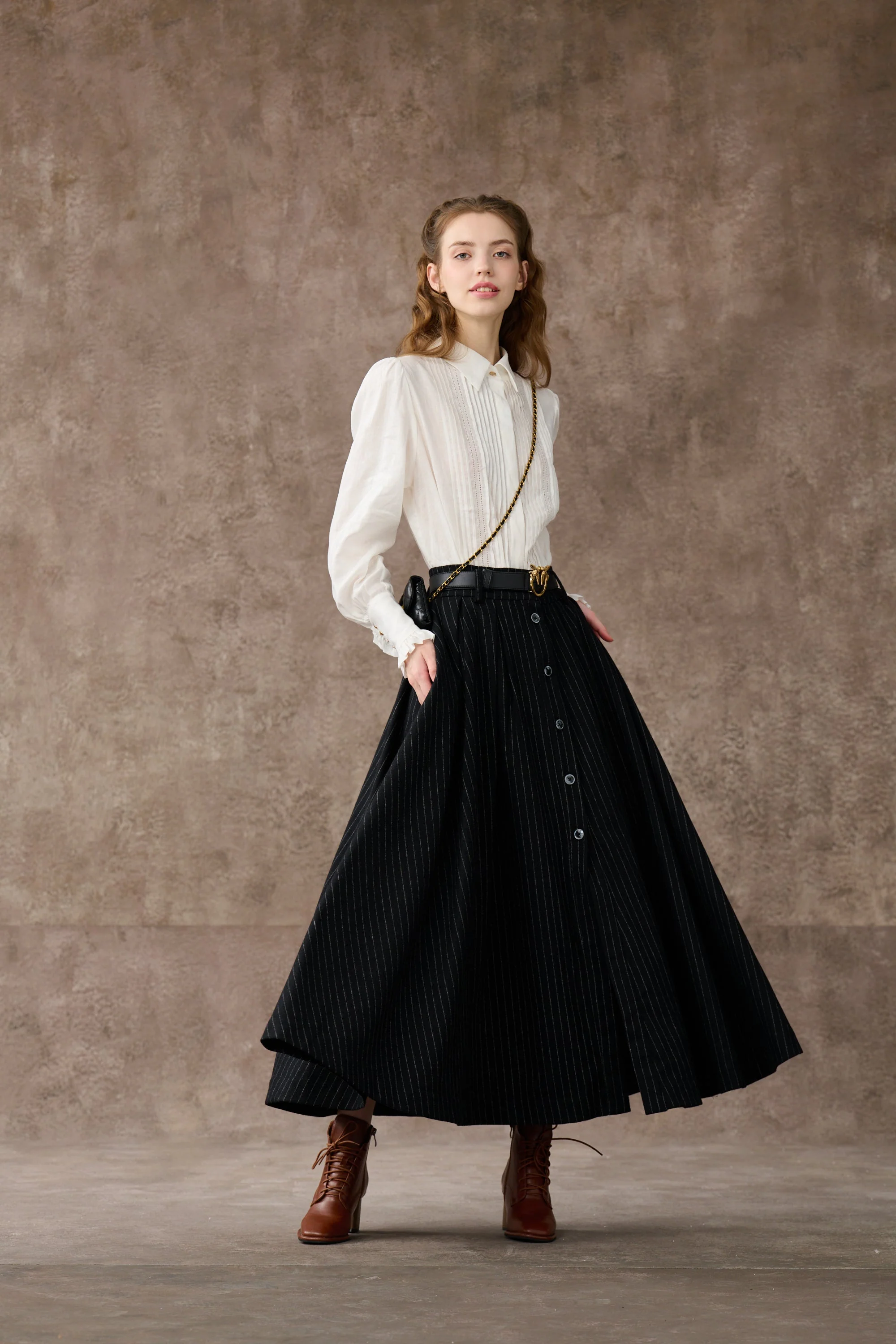 Santal 3 | Striped Wool Skirt in black - Image 10