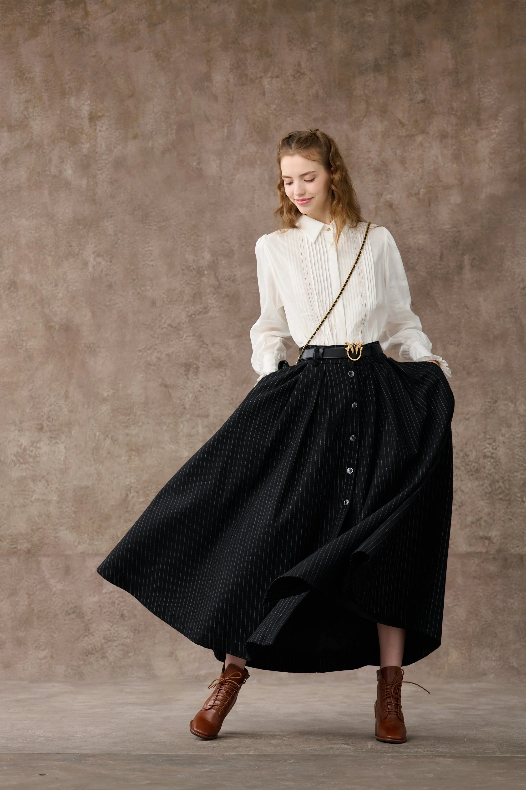 Santal 3 | Striped Wool Skirt in black - Image 11