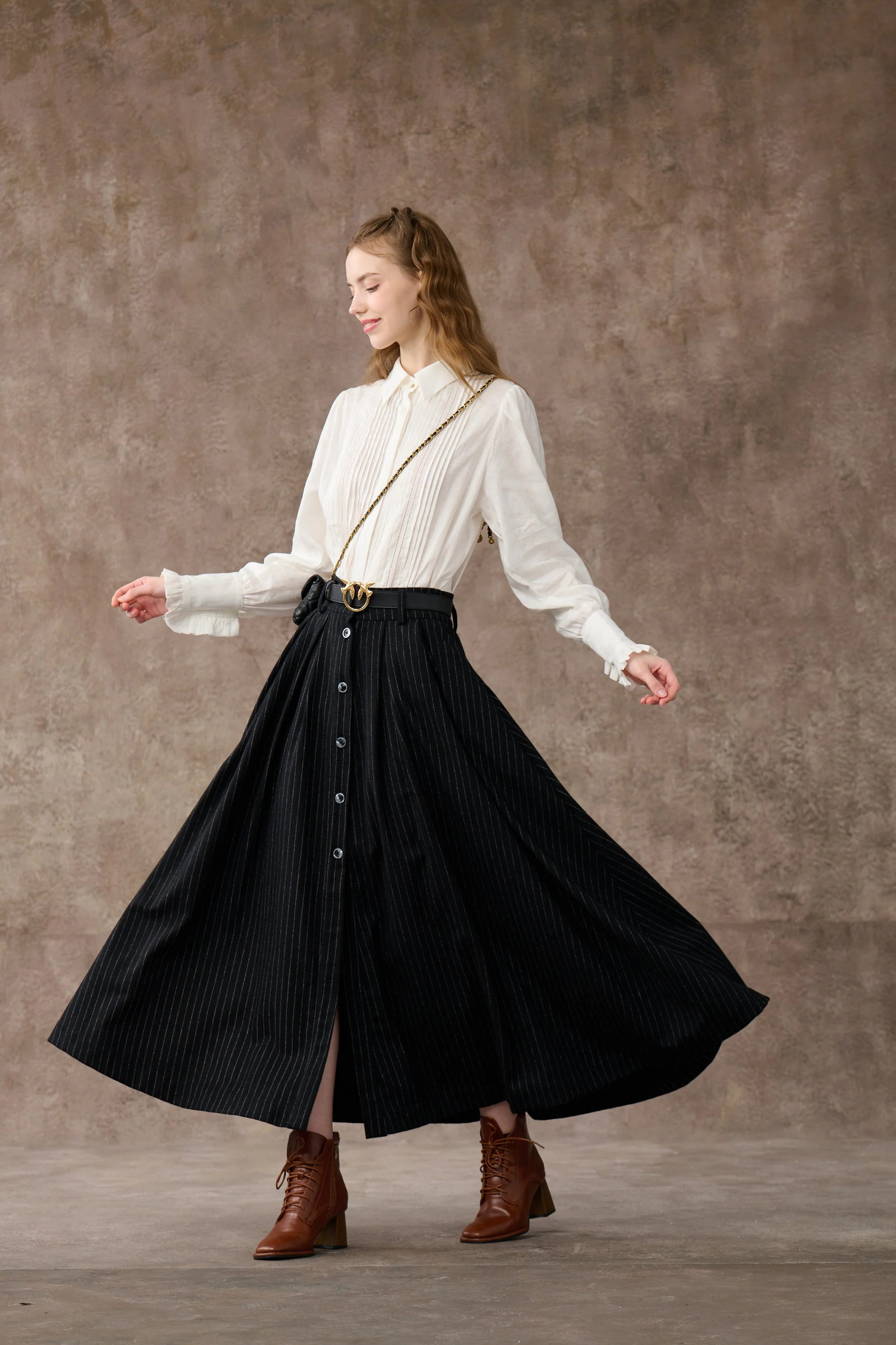 Santal 3 | Striped Wool Skirt in black - Image 6