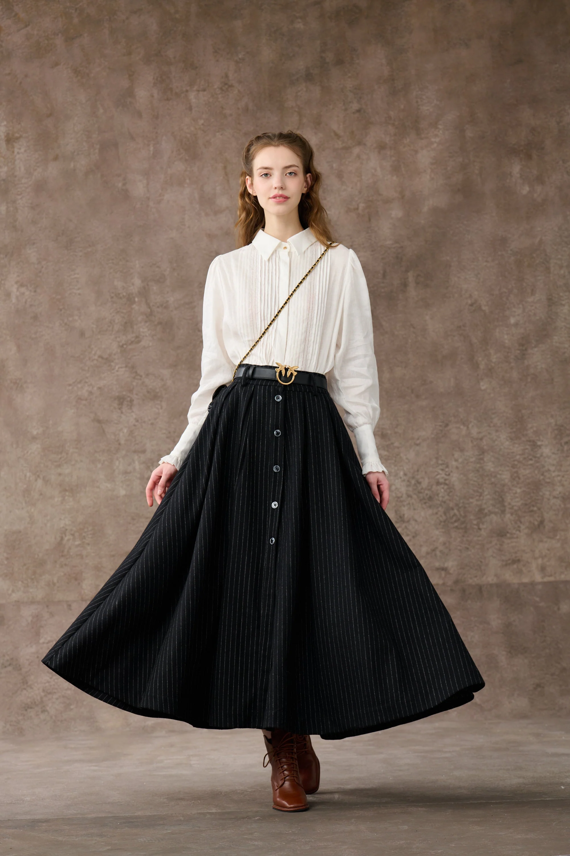 Santal 3 | Striped Wool Skirt in black - Image 9