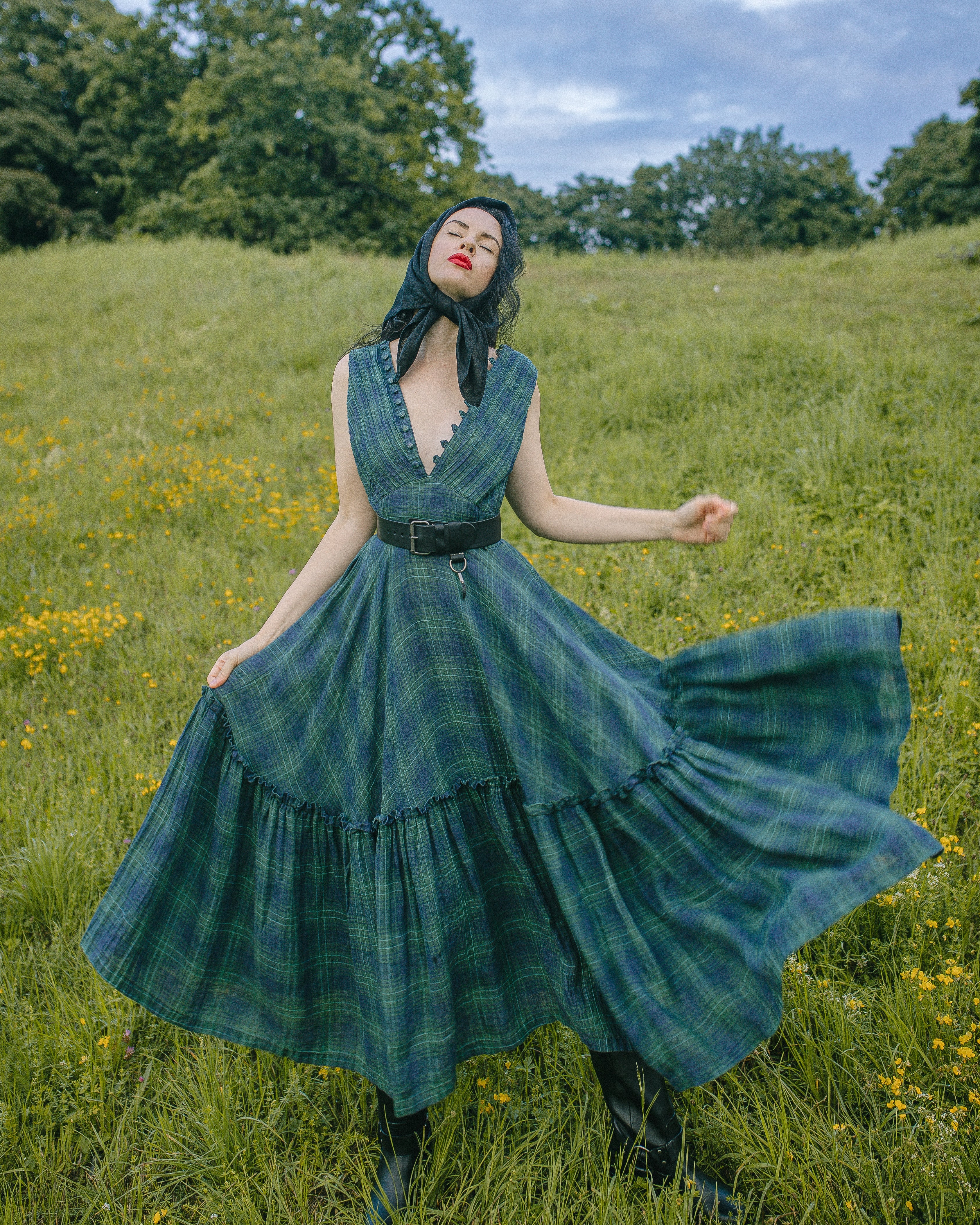 Moon River 24 | V-neck pintucked linen dress gown - Image 5