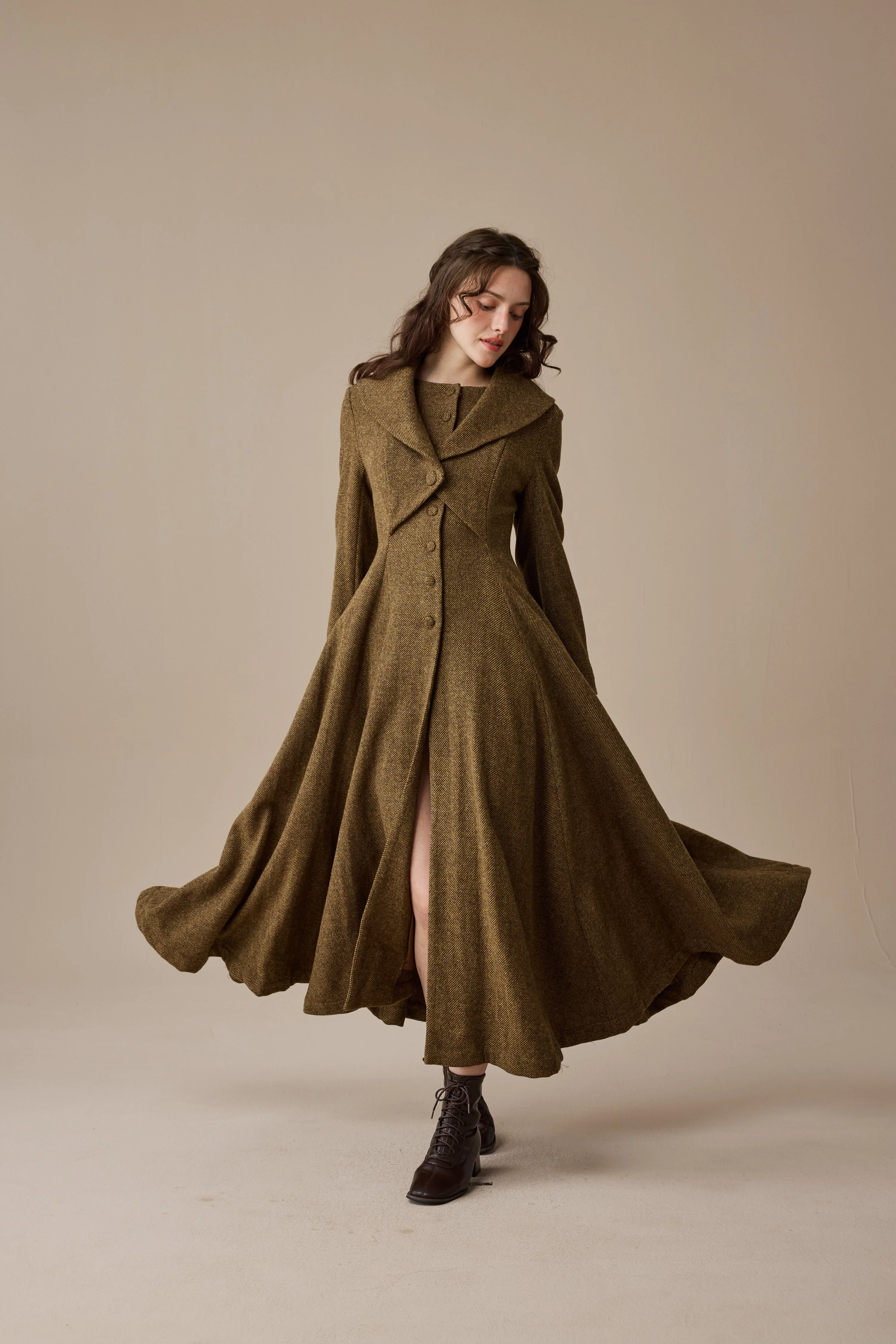 Gemma 17 | 100% wool victorian coat - Image 23