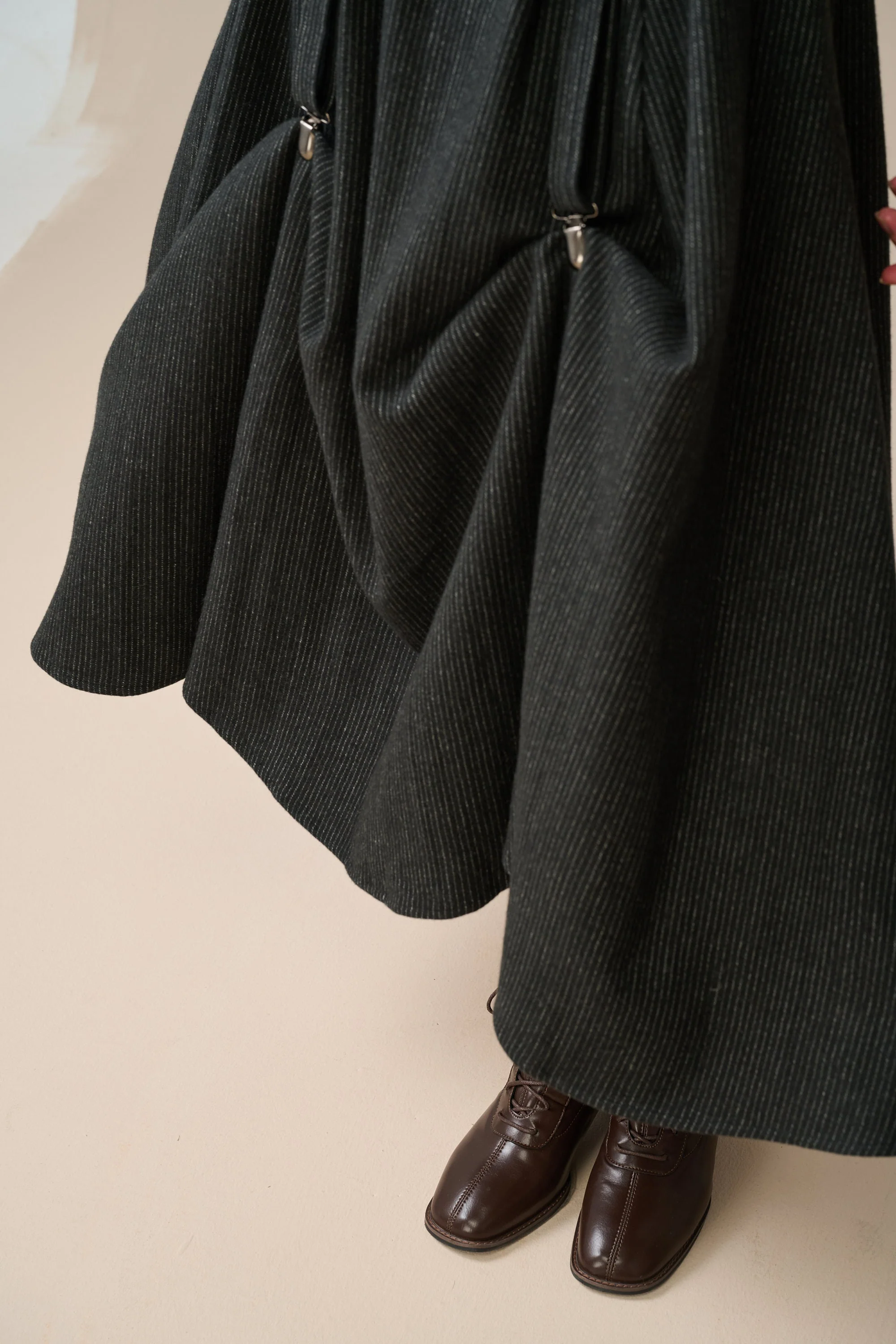 Cynthia 16 | Adjustable wool skirt - Image 10