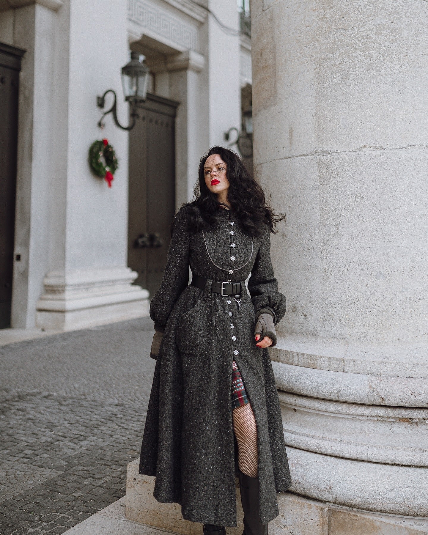 Margaret 25|100% wool buttoned down coat - Image 4