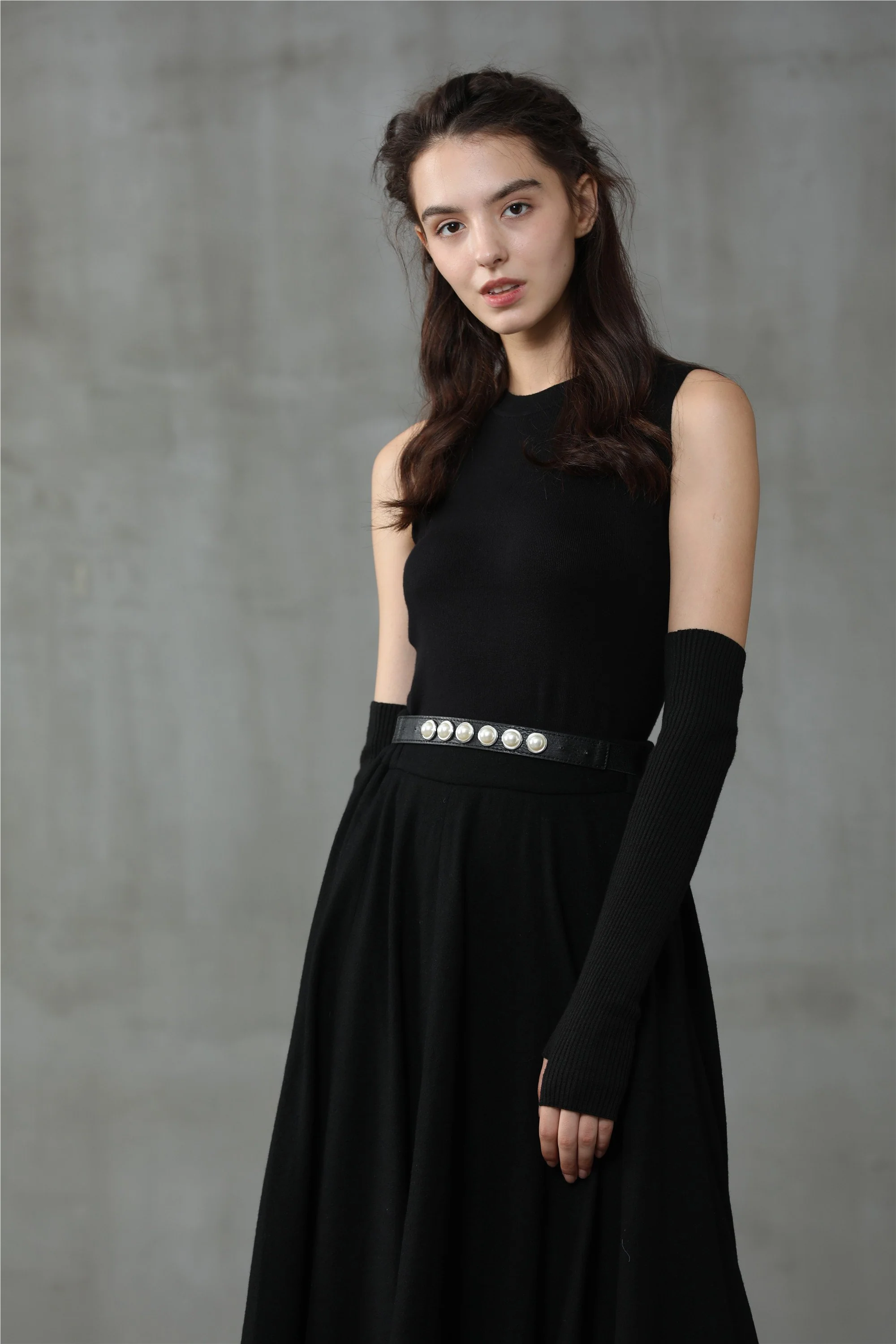 The Soft Lawn 12 | Midi Wool Skirt - Image 3