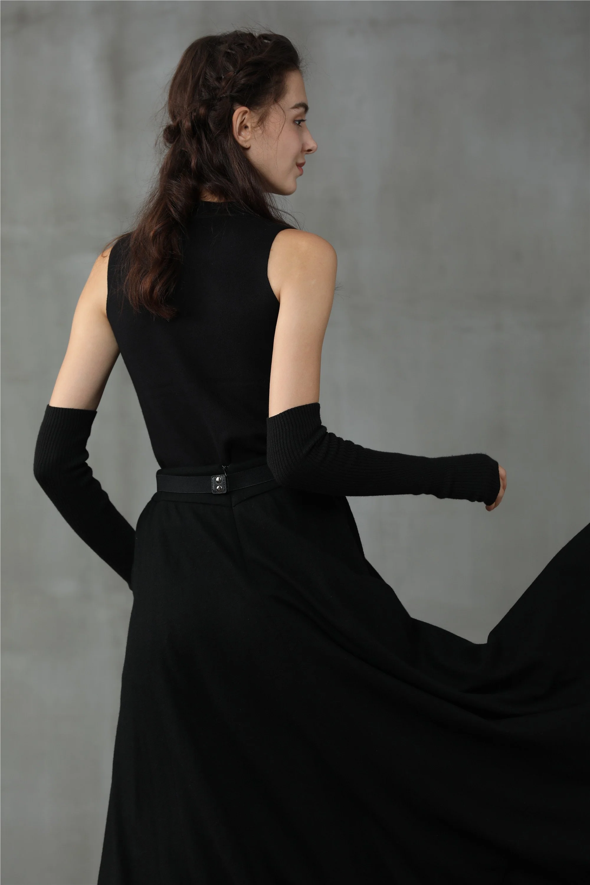 The Soft Lawn 12 | Midi Wool Skirt - Image 4