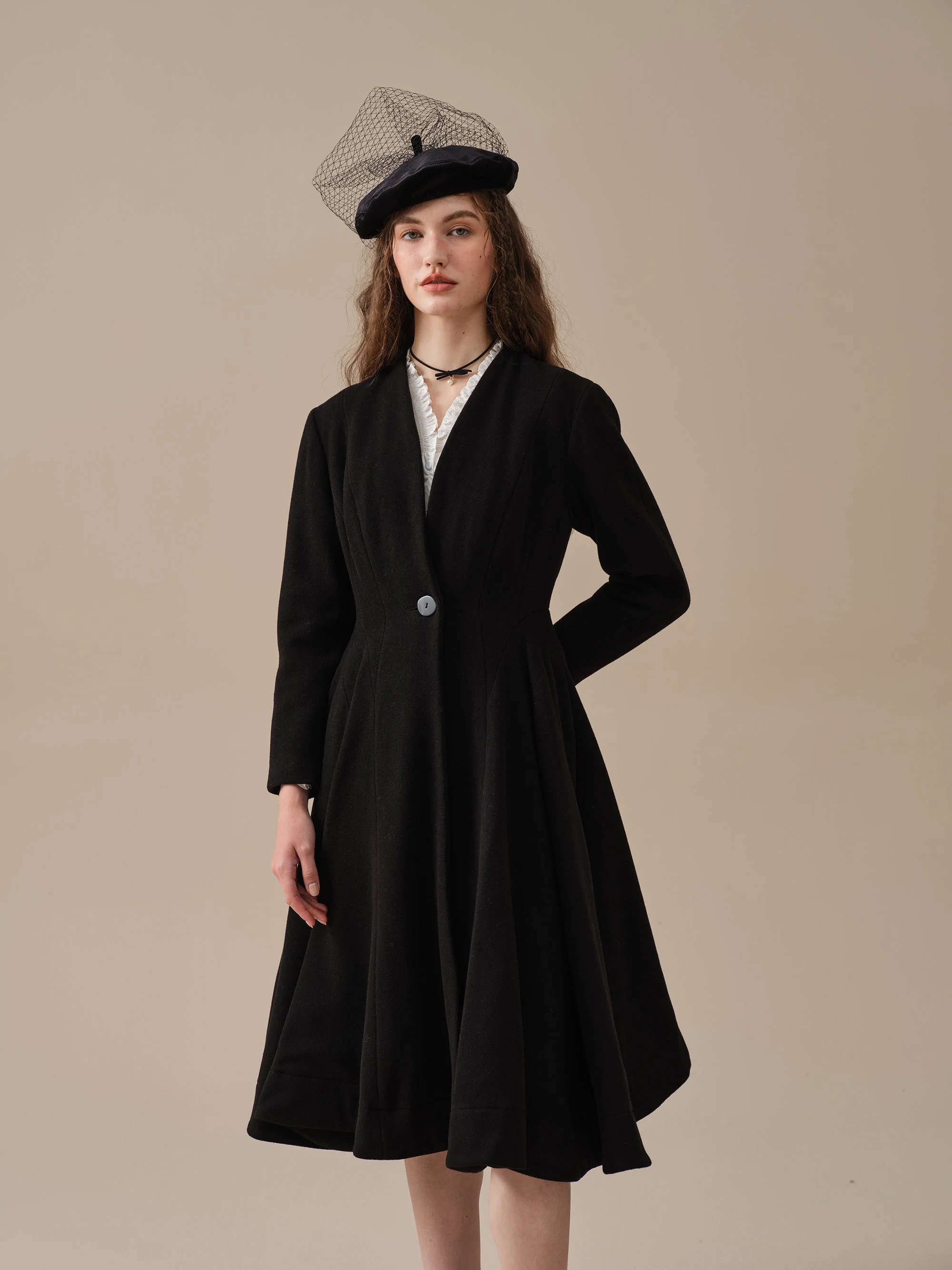 LITTLE WOMEN 22 | WOOL COAT IN BLACK - Image 13