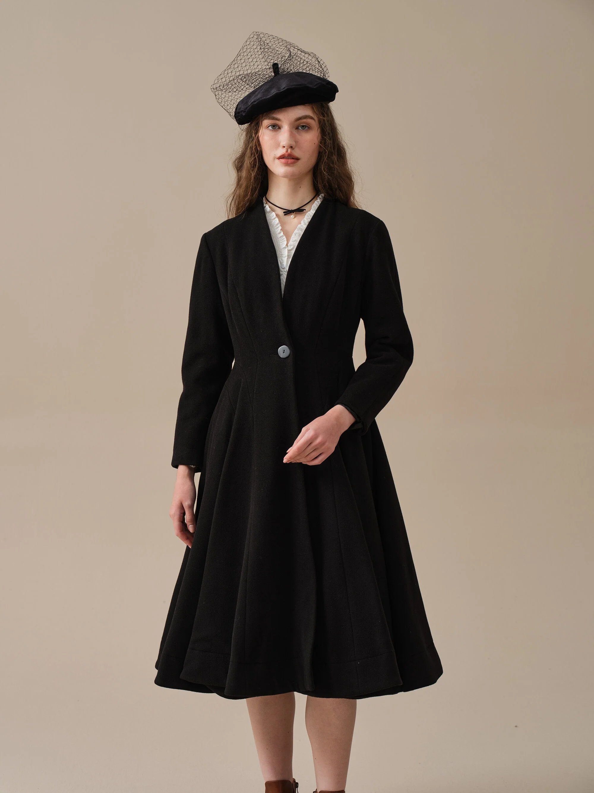 LITTLE WOMEN 22 | WOOL COAT IN BLACK - Image 3