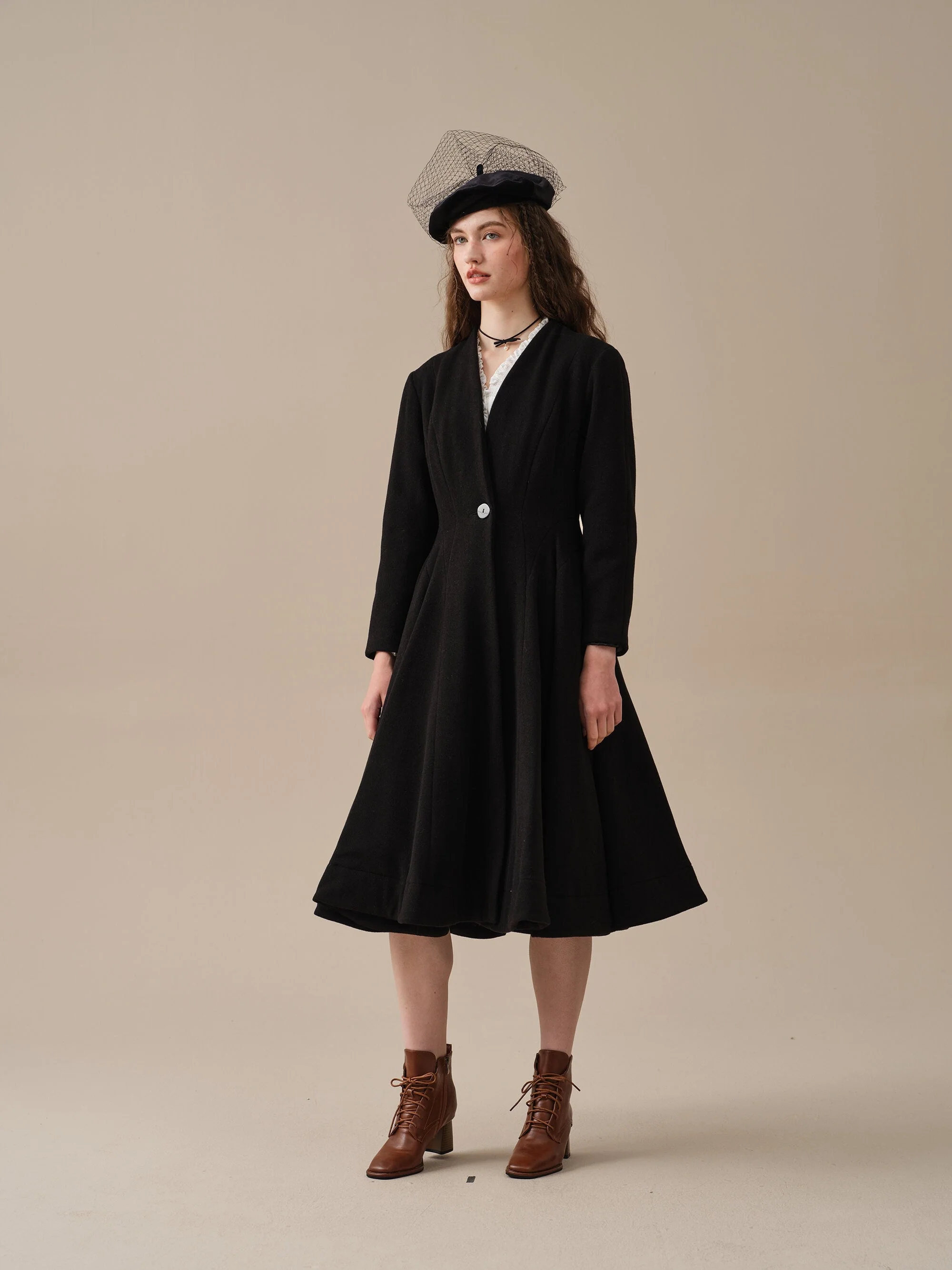 LITTLE WOMEN 22 | WOOL COAT IN BLACK - Image 7