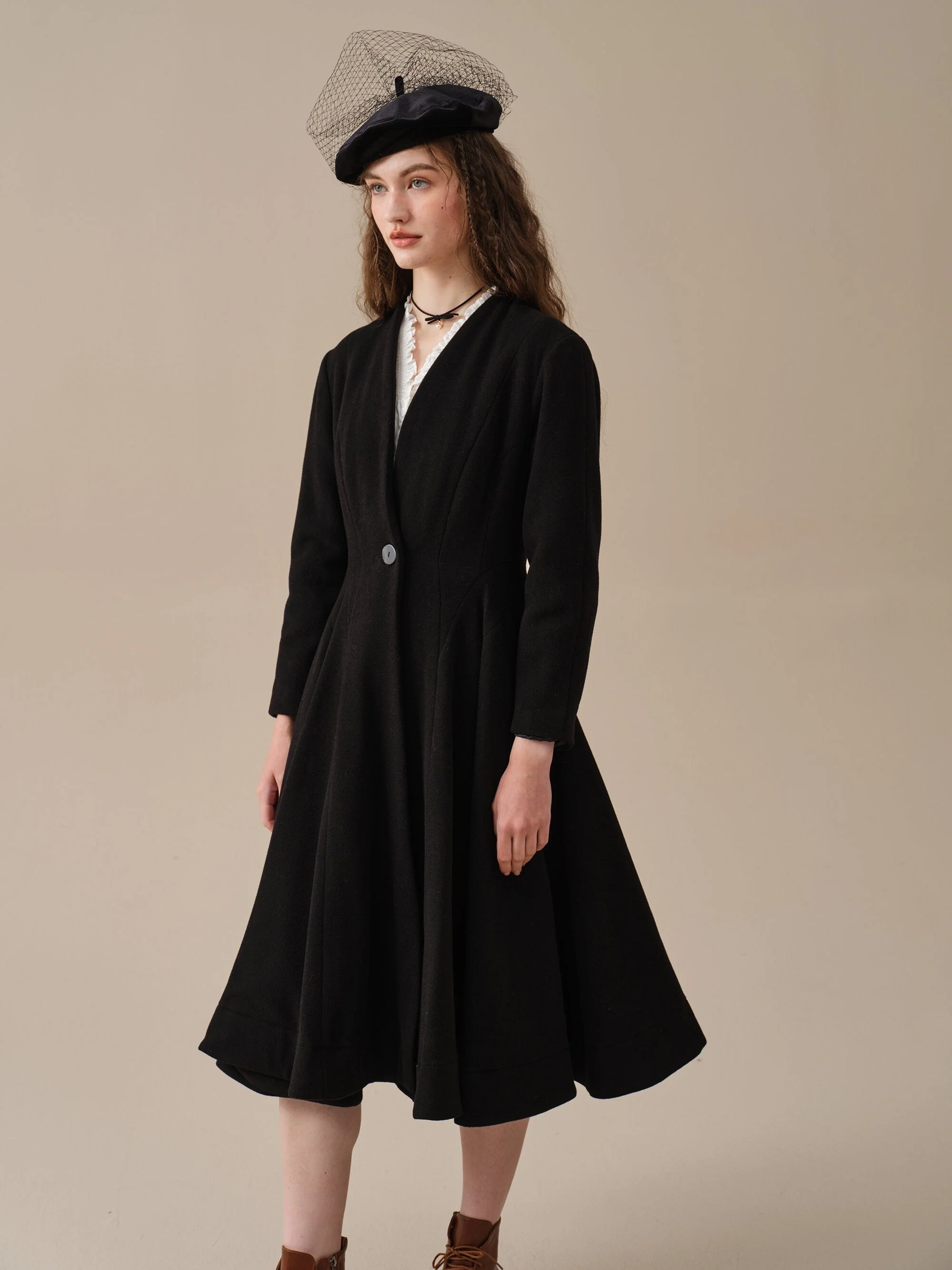 LITTLE WOMEN 22 | WOOL COAT IN BLACK - Image 9